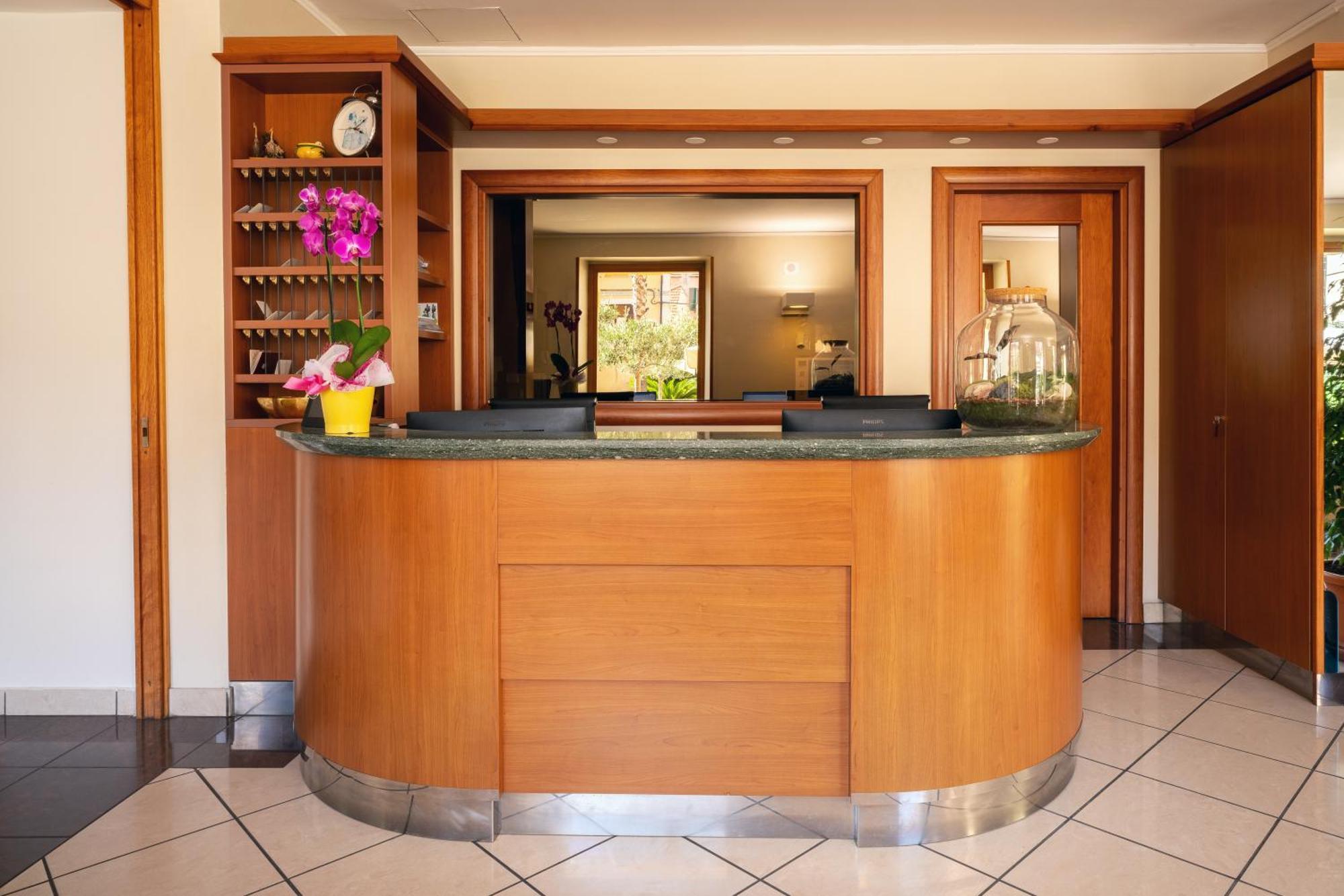 Hotel Careni Villa Italia Финале Лигуре Экстерьер фото