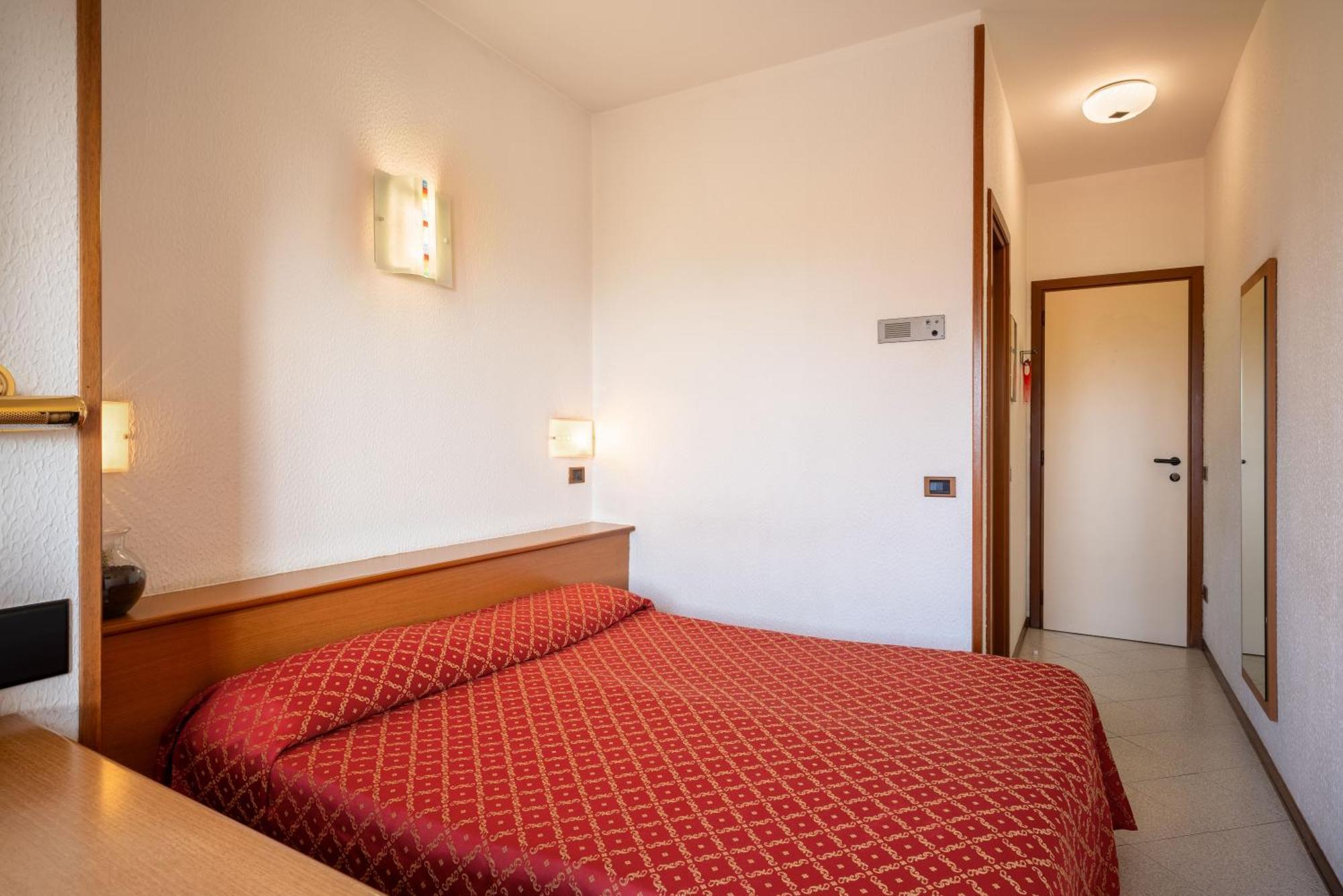 Hotel Careni Villa Italia Финале Лигуре Экстерьер фото